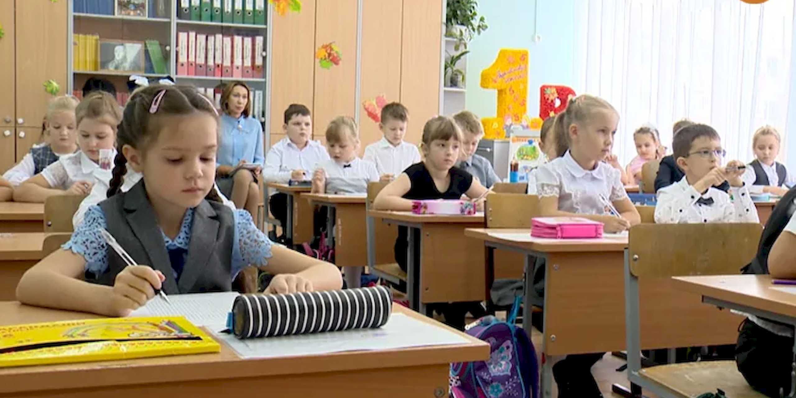 Сетевой магнитогорск образование школа. Под партой в школе первоклассниц. Сетевой город образование Красноуфимск школа 7. Сетевой город Красноуфимск школа 7 электронный дневник. СГО Красноуфимск школа 2.